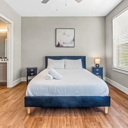 Fascinating 2Bd 2Ba W Beautiful Pool In Fort Worth