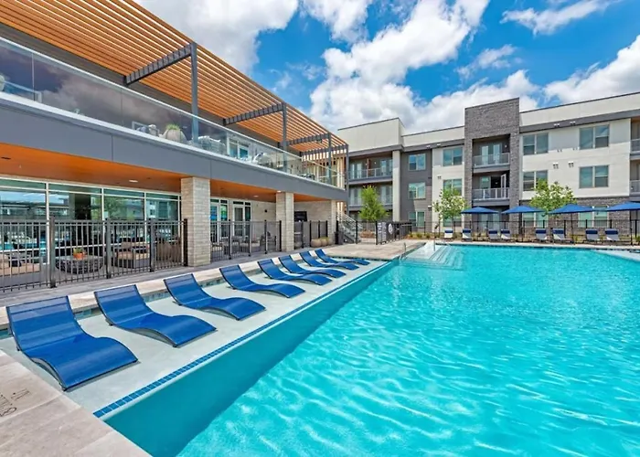 Fascinating 2bd 2ba W Beautiful Pool In Worth Apartment Fort Worth