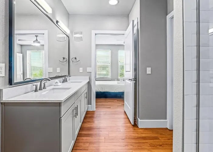 Fascinating 2bd 2ba W Beautiful Pool In Worth Apartment Fort Worth