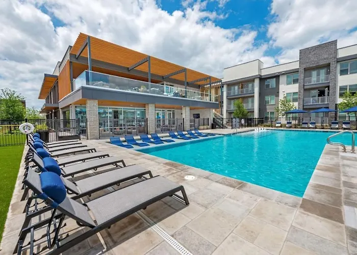 Fascinating 2bd 2ba W Beautiful Pool In Worth Apartment *