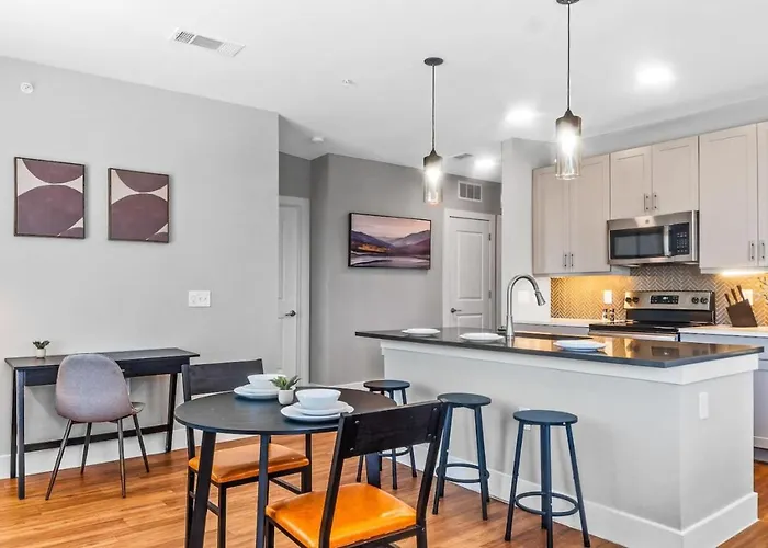Fascinating 2bd 2ba W Beautiful Pool In Worth