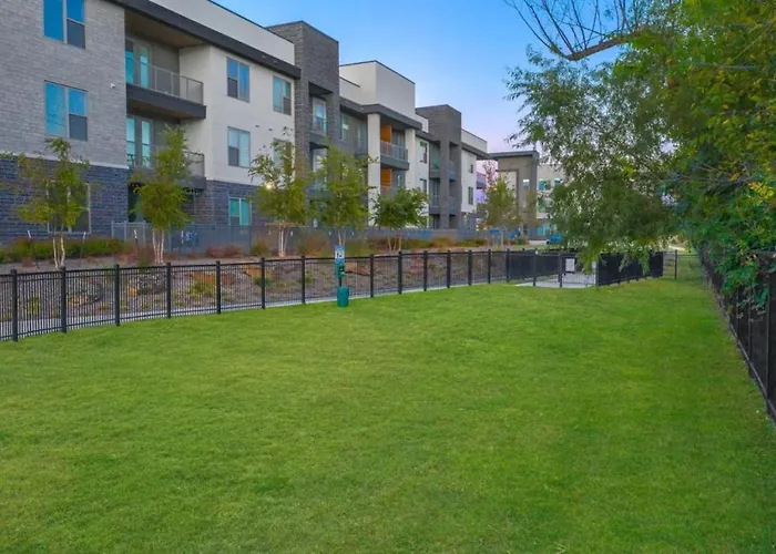Fascinating 2bd 2ba W Beautiful Pool In Worth Apartment