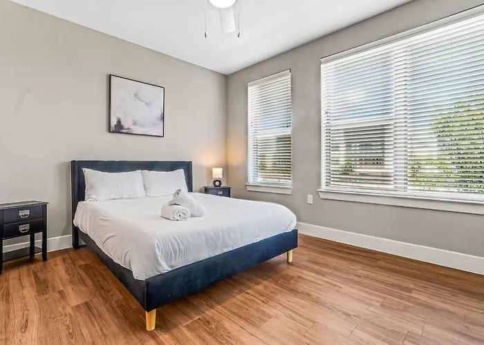 Fascinating 2bd 2ba W Beautiful Pool In Worth Fort Worth