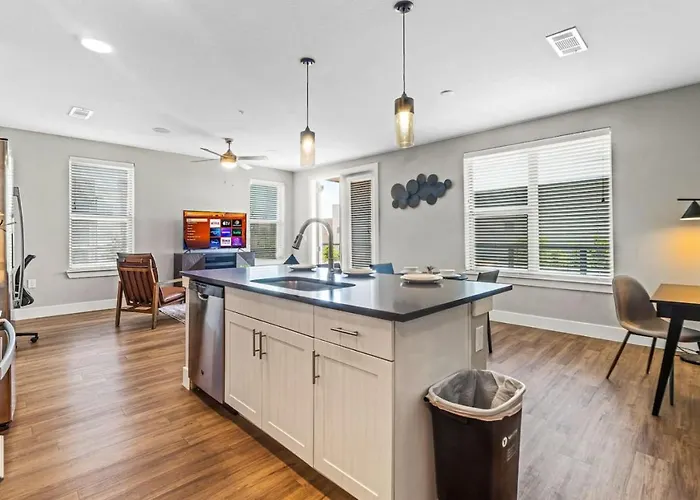 Fascinating 2bd 2ba W Beautiful Pool In Worth Fort Worth