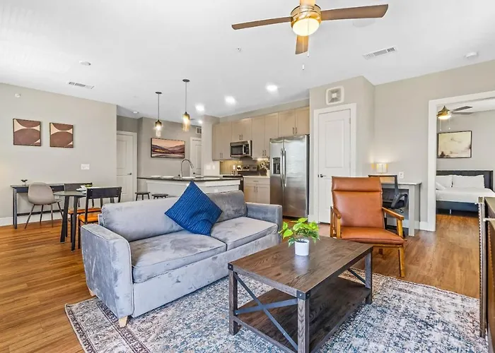 Apartment Fascinating 2bd 2ba W Beautiful Pool In Worth *